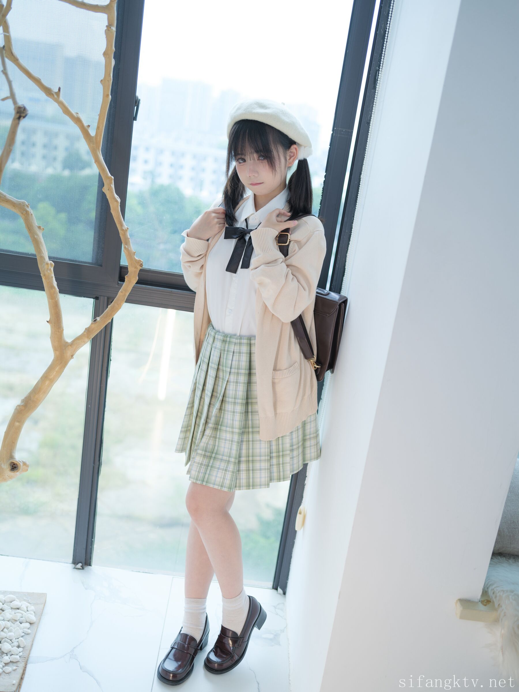 小鱼《假阳具》 | Page 2