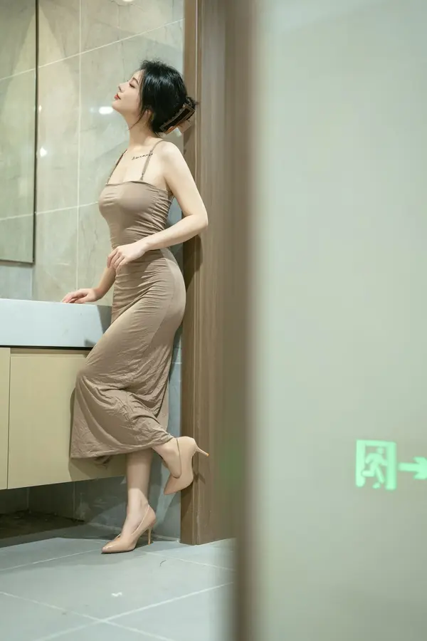 桃良阿宅《吊带裙（公共厕所）》 | Page 2