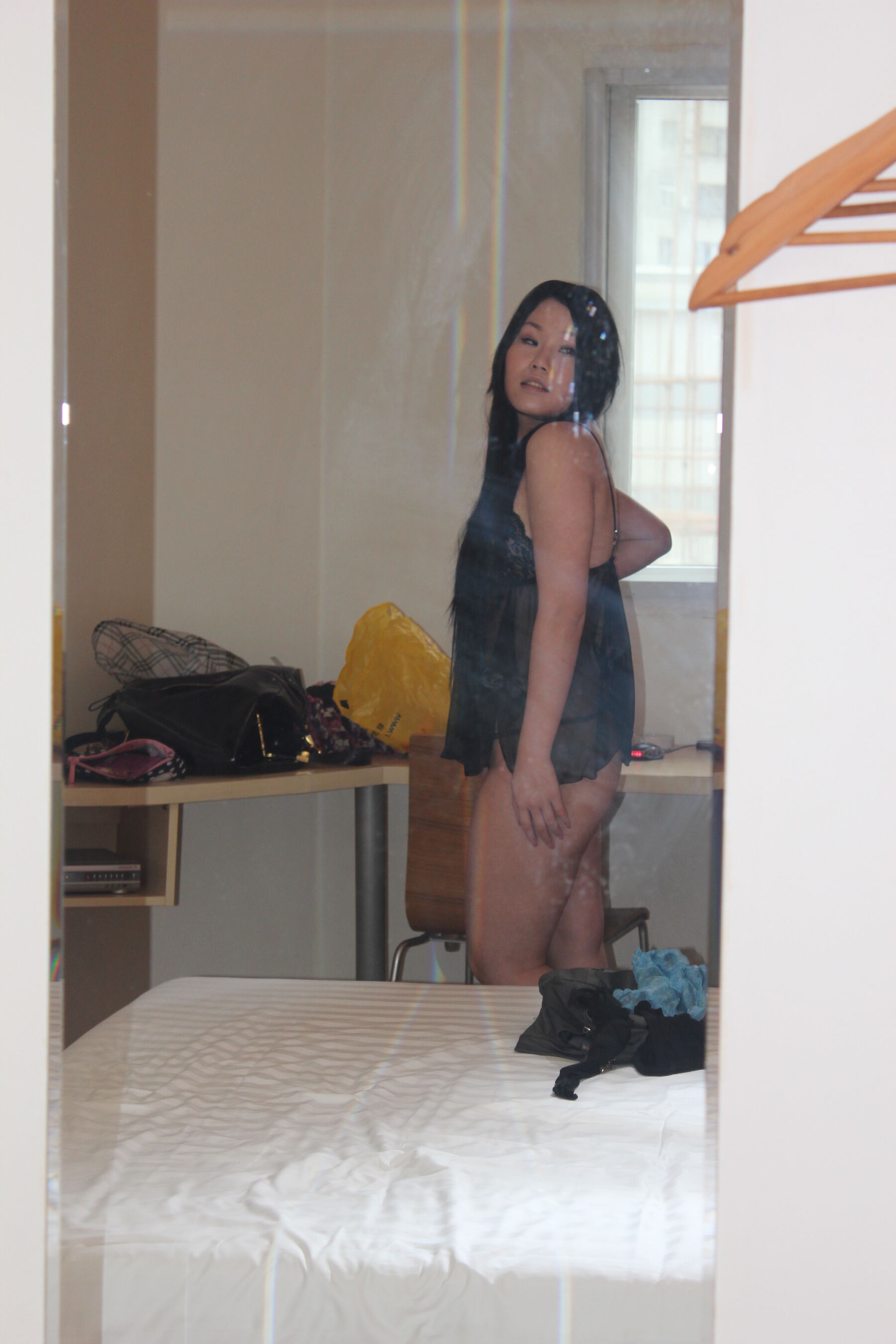 国模何芳大尺度人体私拍套图 | Page 2