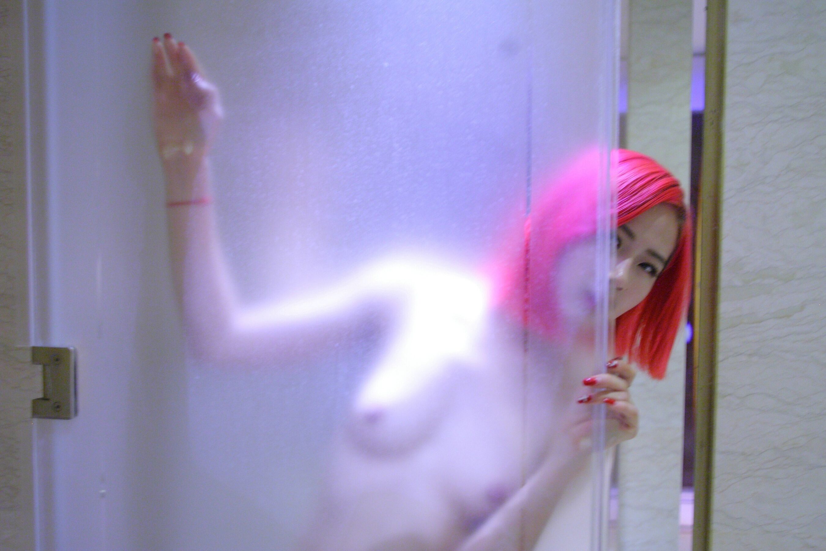 国模依依人体私拍套图