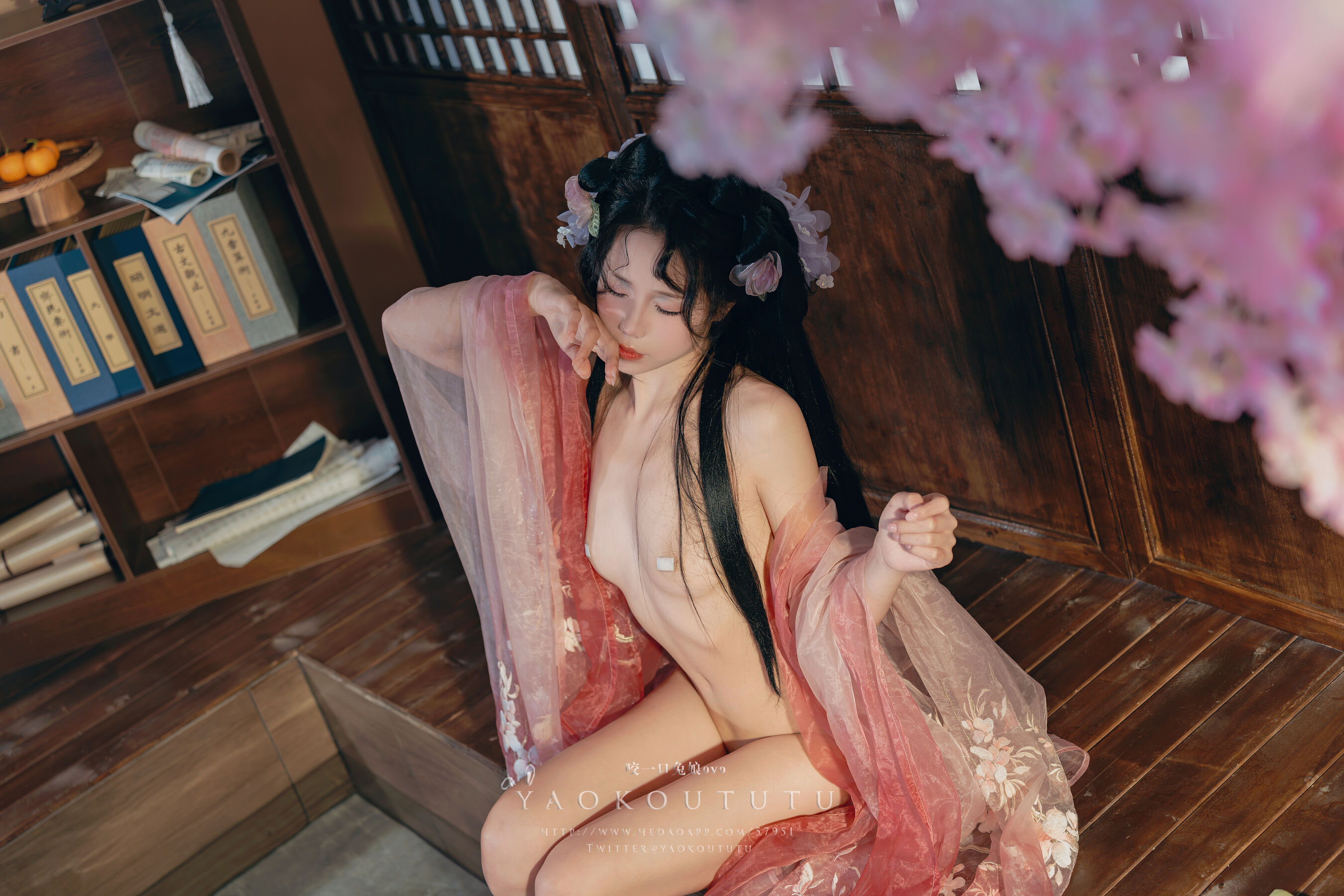 咬一口兔娘《醉倒荷塘边》 | Page 4