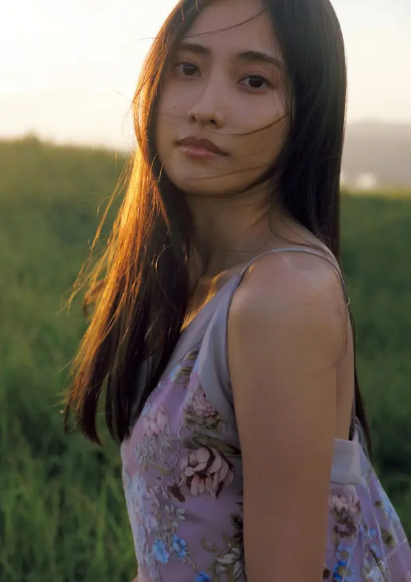 佐野日向子《COLORS》