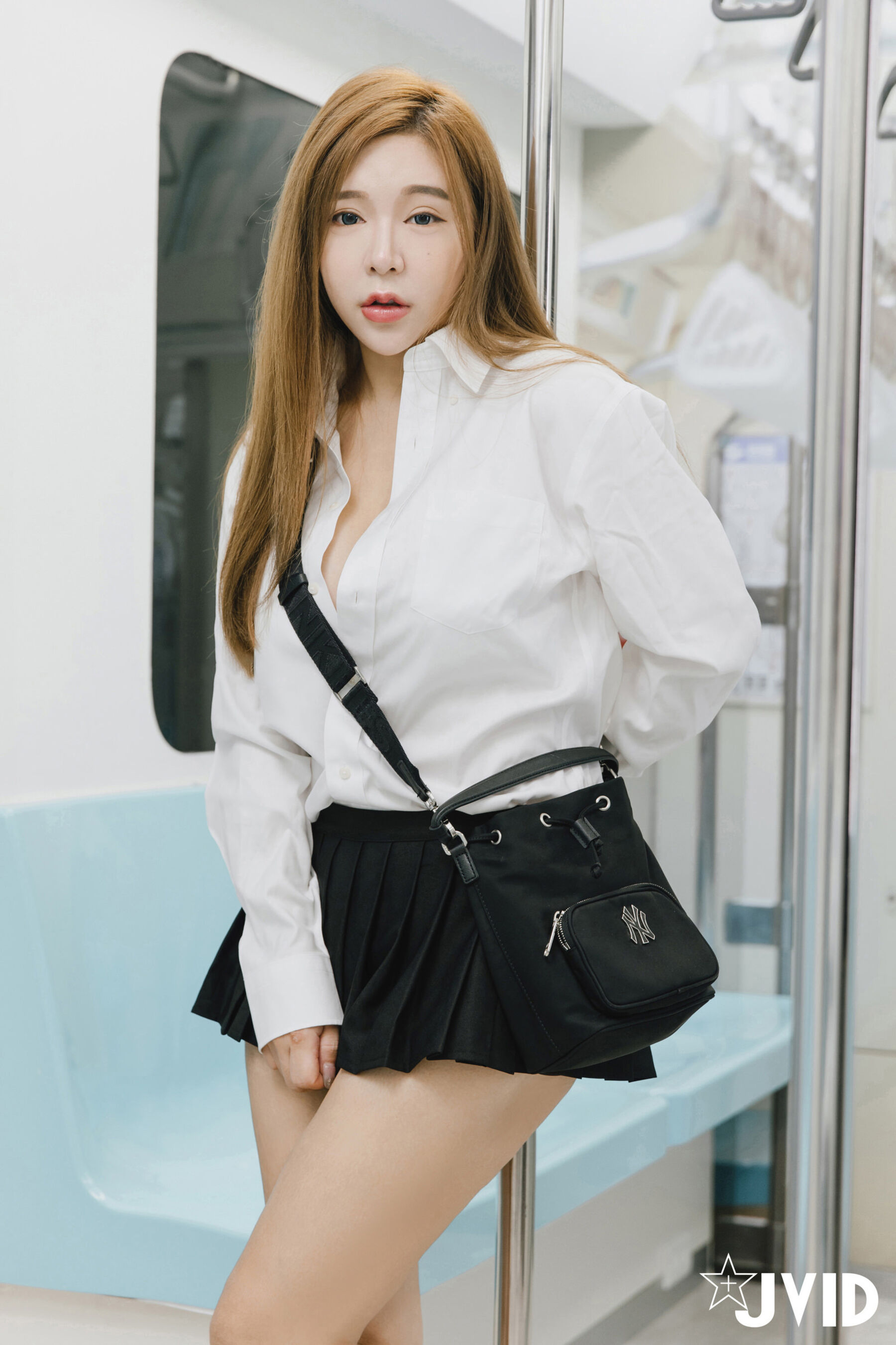 本垒奈《地铁巧遇》