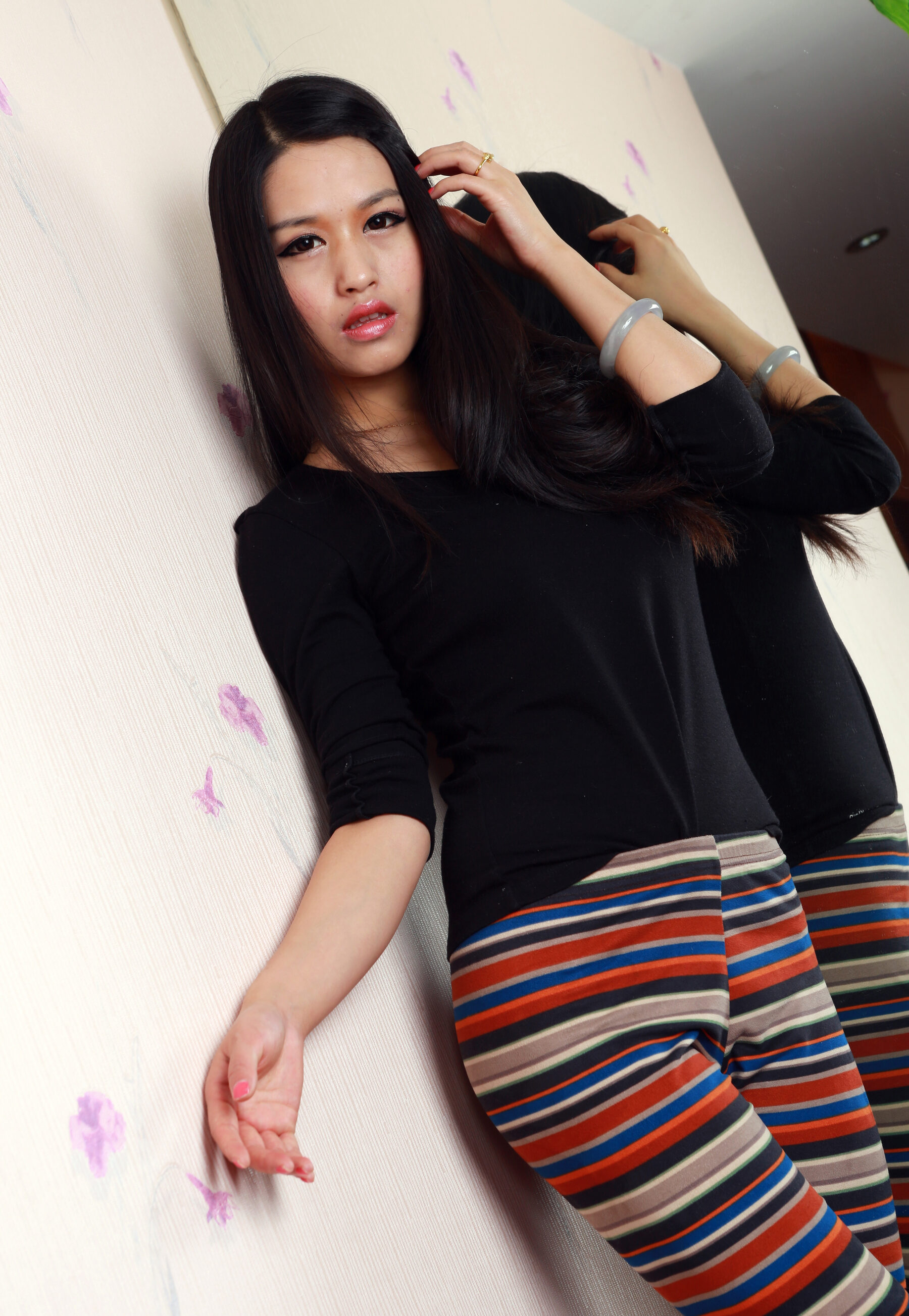 国模米琳人体私拍套图 | Page 2