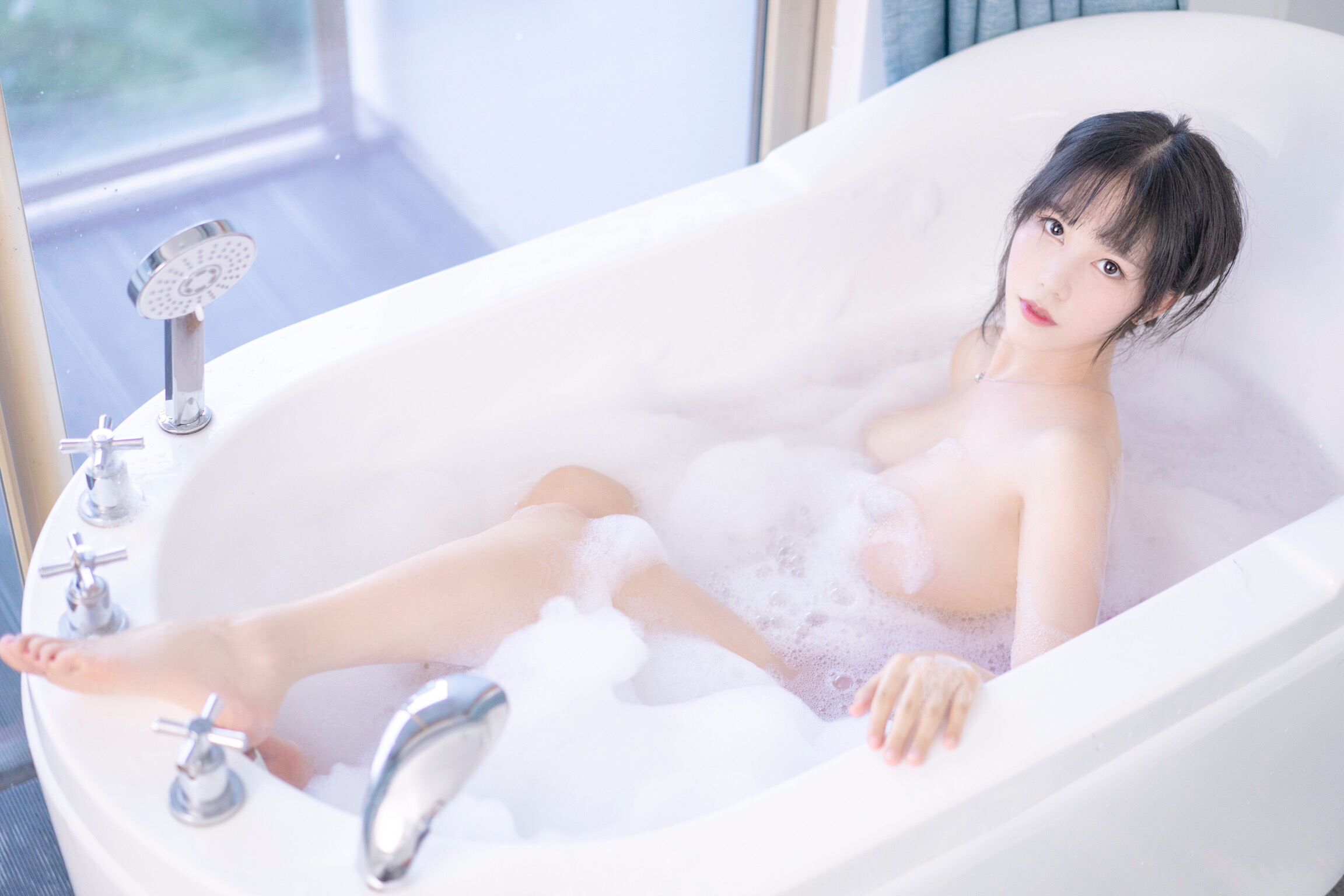 抖娘·利世《浴缸》