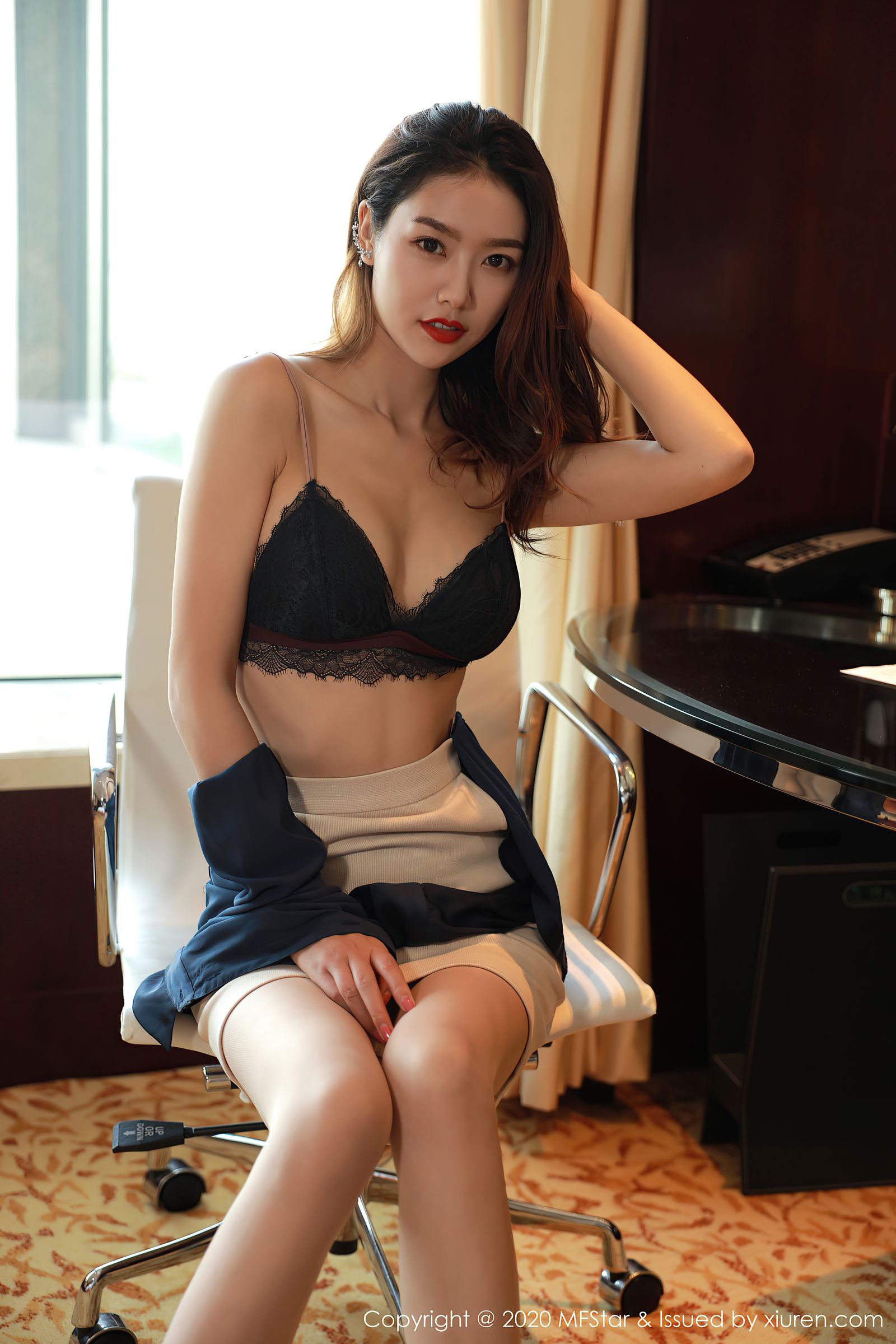 Vol. 381 方子萱