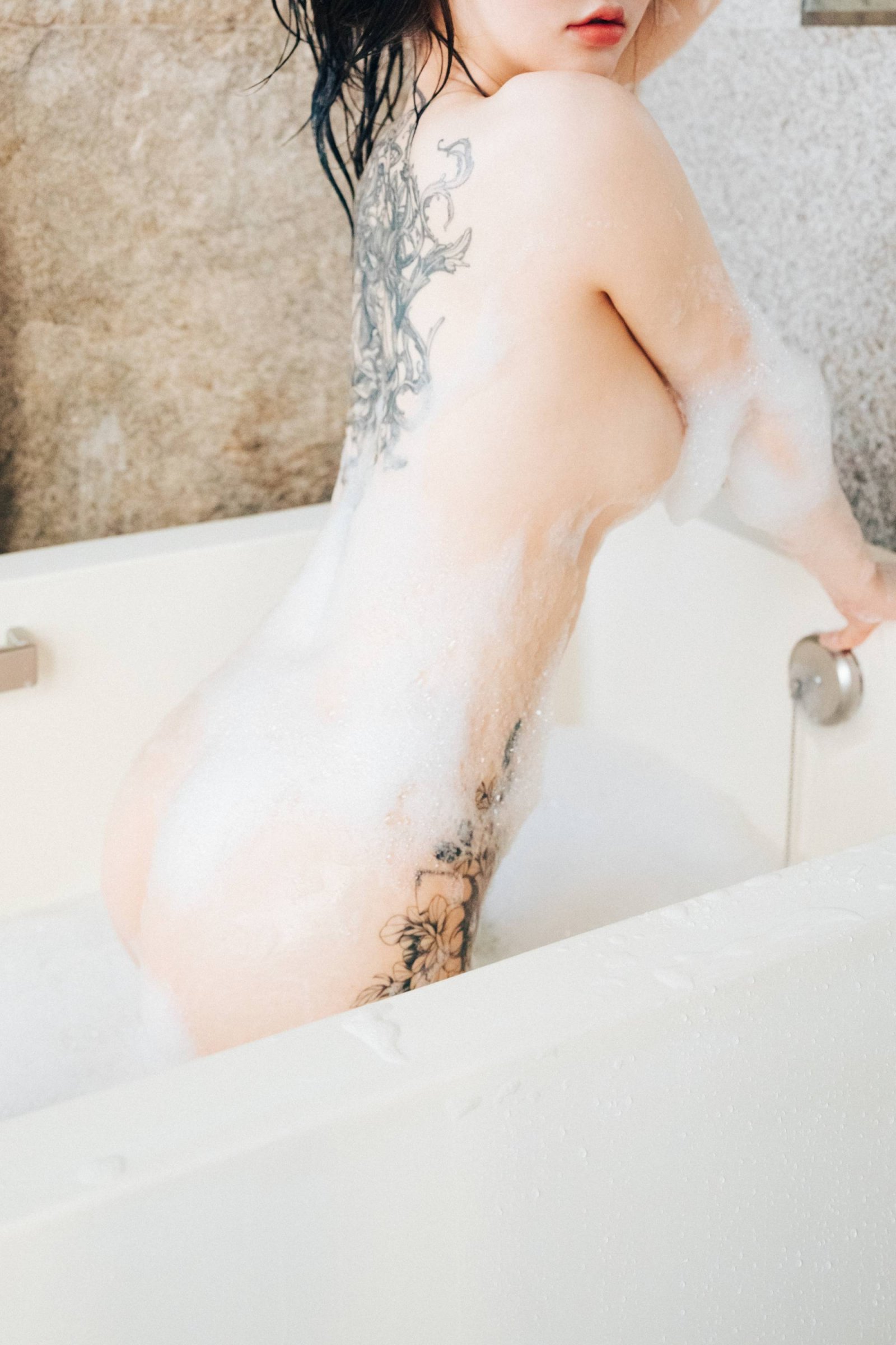 孙乐乐（Son Ye-Eun）《充满惊喜》