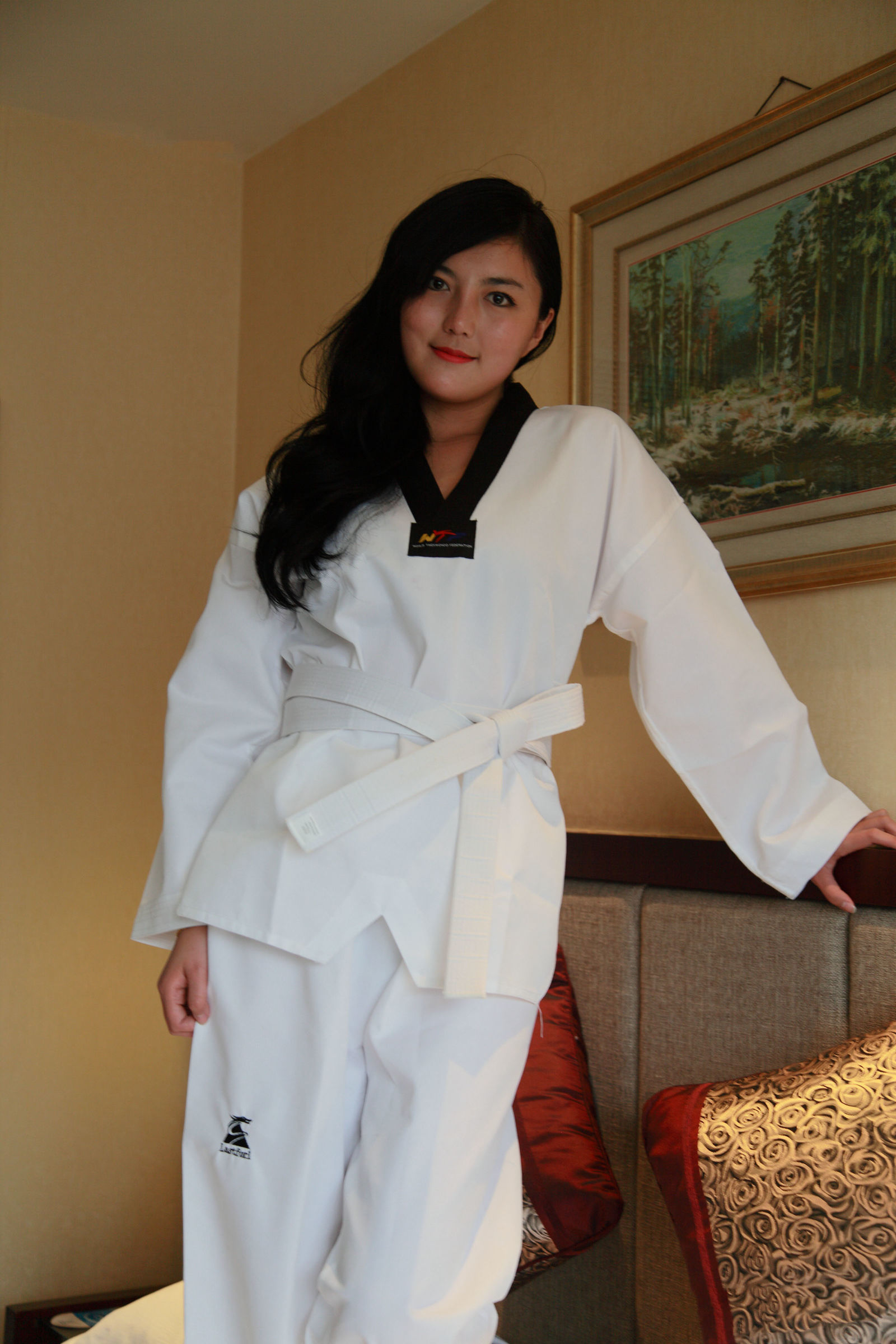 国模午晴大尺度人体私拍套图 | Page 2