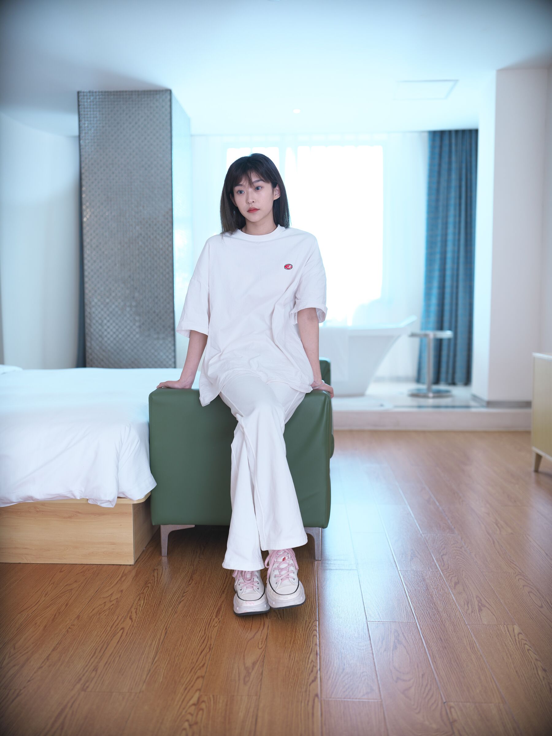 国模华莎人体私拍套图 | Page 2