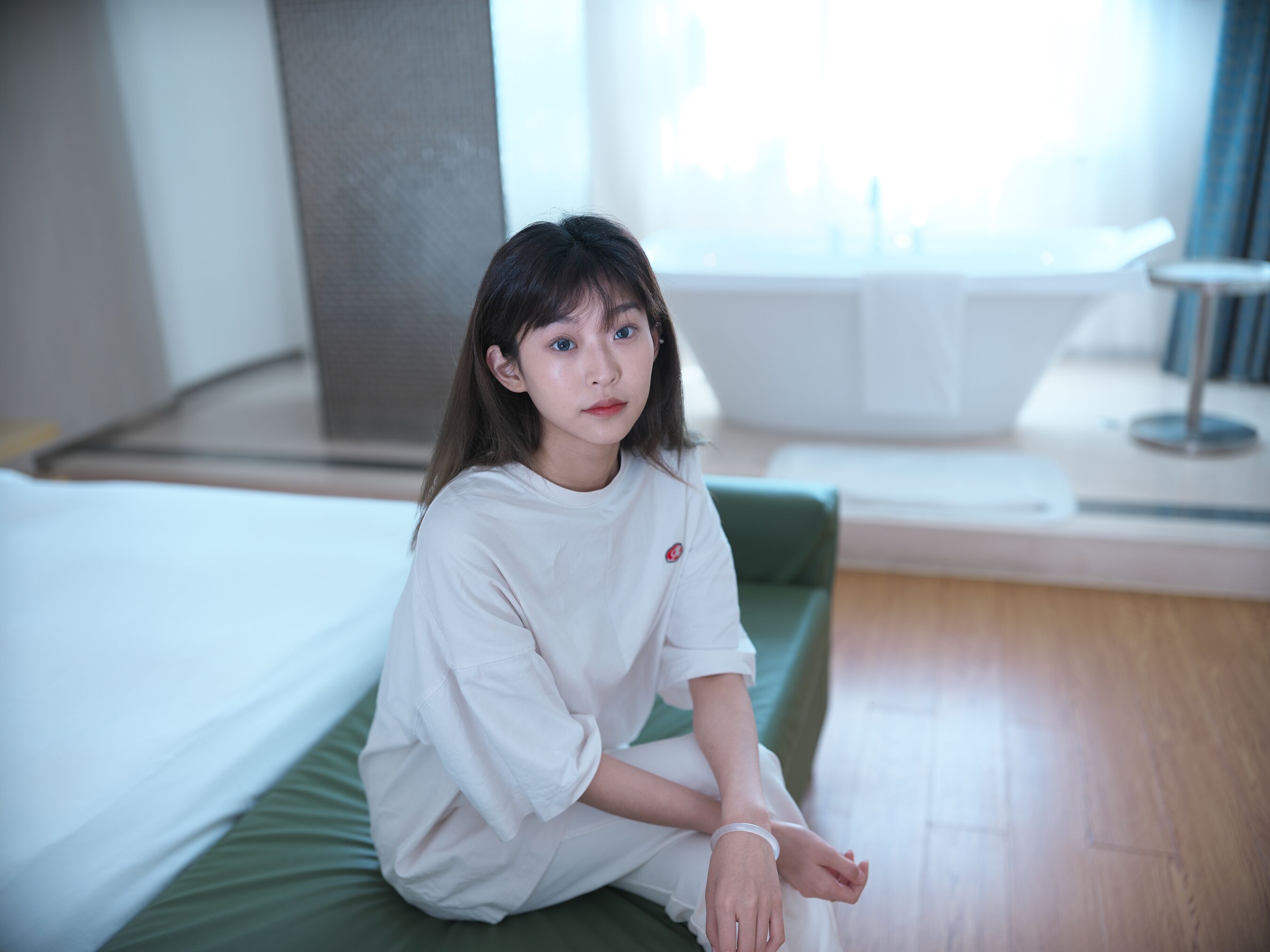 国模华莎人体私拍套图