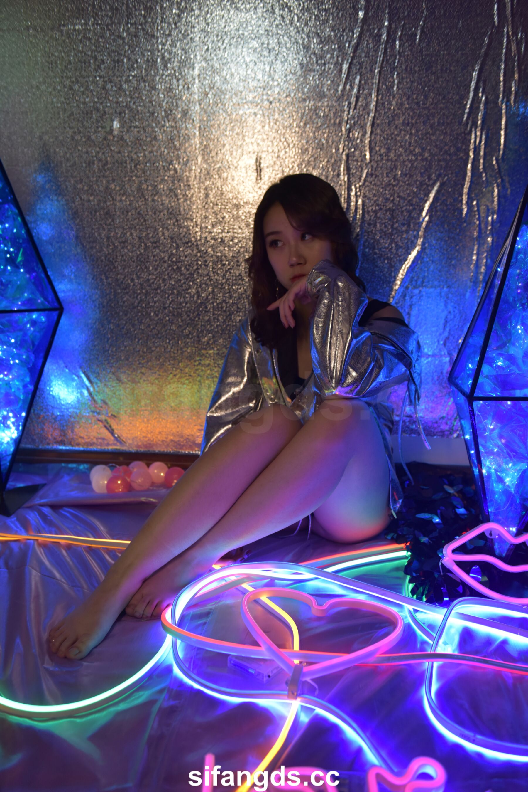 国模小兔人体私拍套图 | Page 2