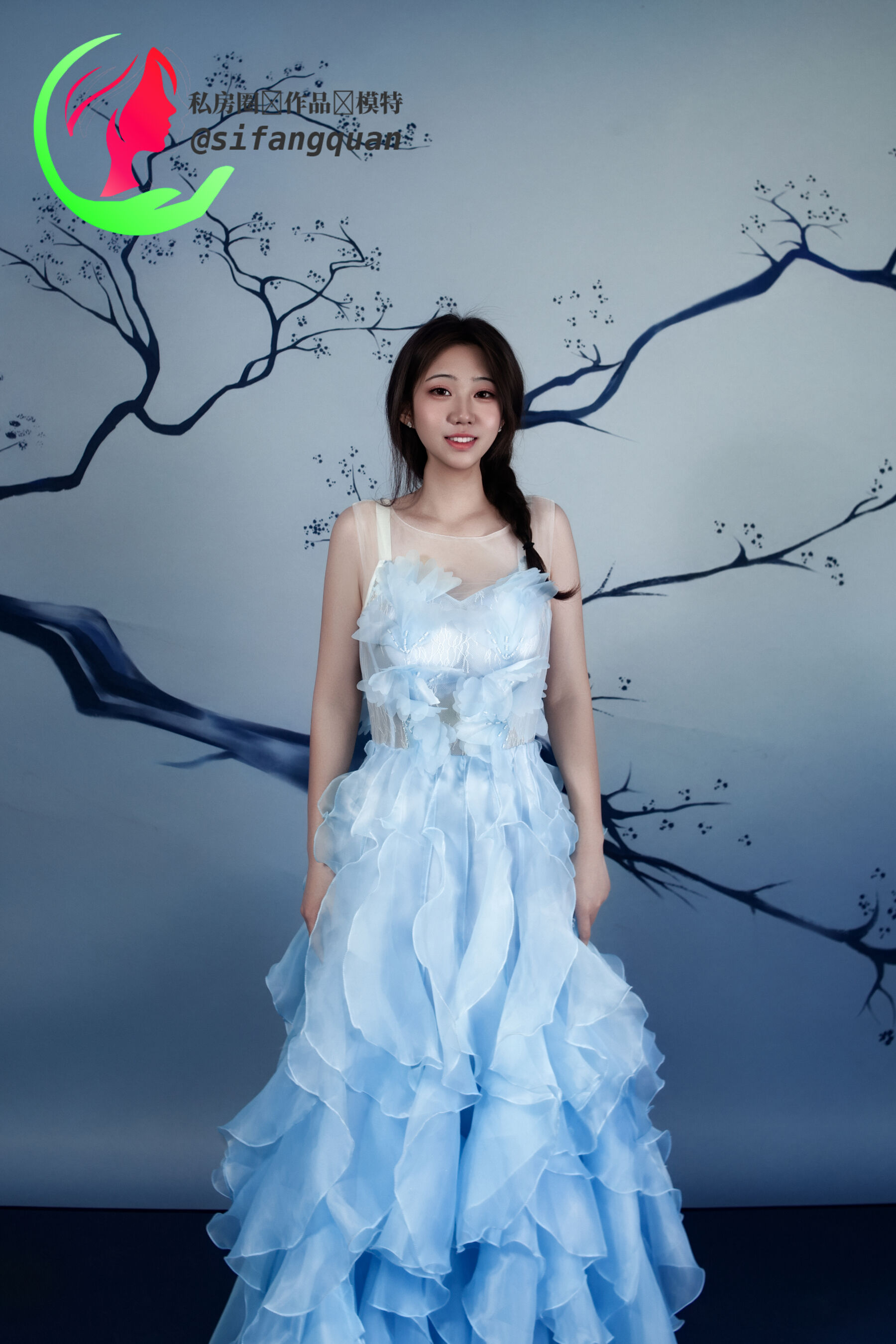 国模大一学妹人体私拍套图 | Page 2