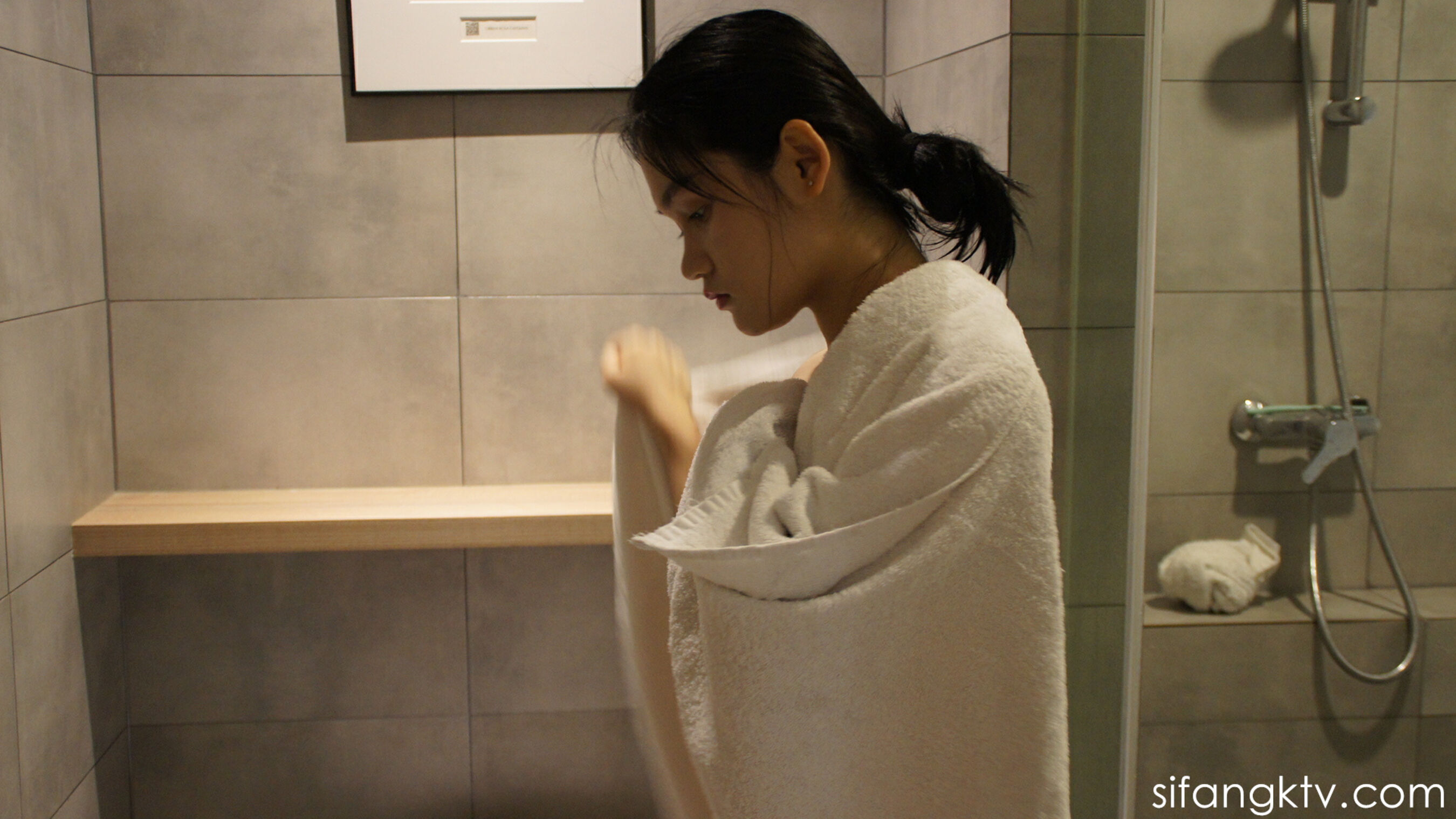 不知名新疆模特大尺度人体私拍套图 | Page 2