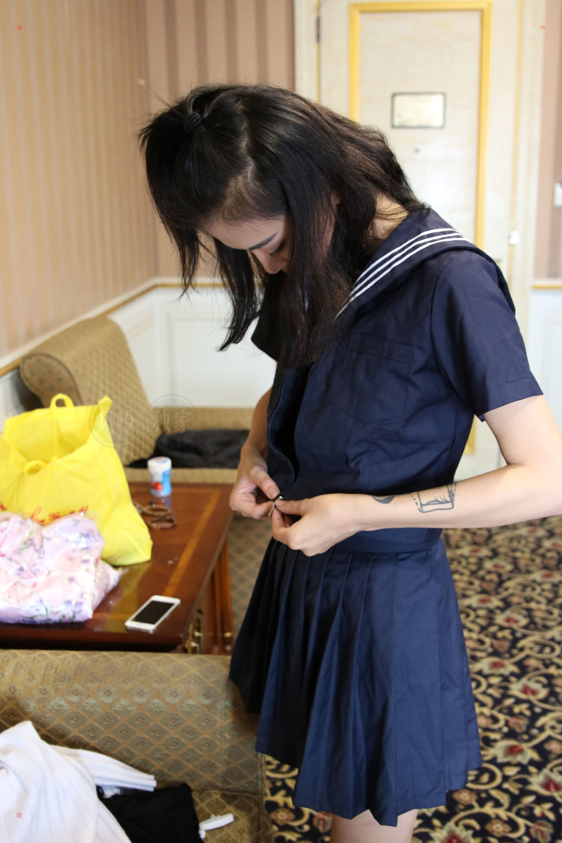 国模小高圆圆大尺度人体私拍套图 | Page 2