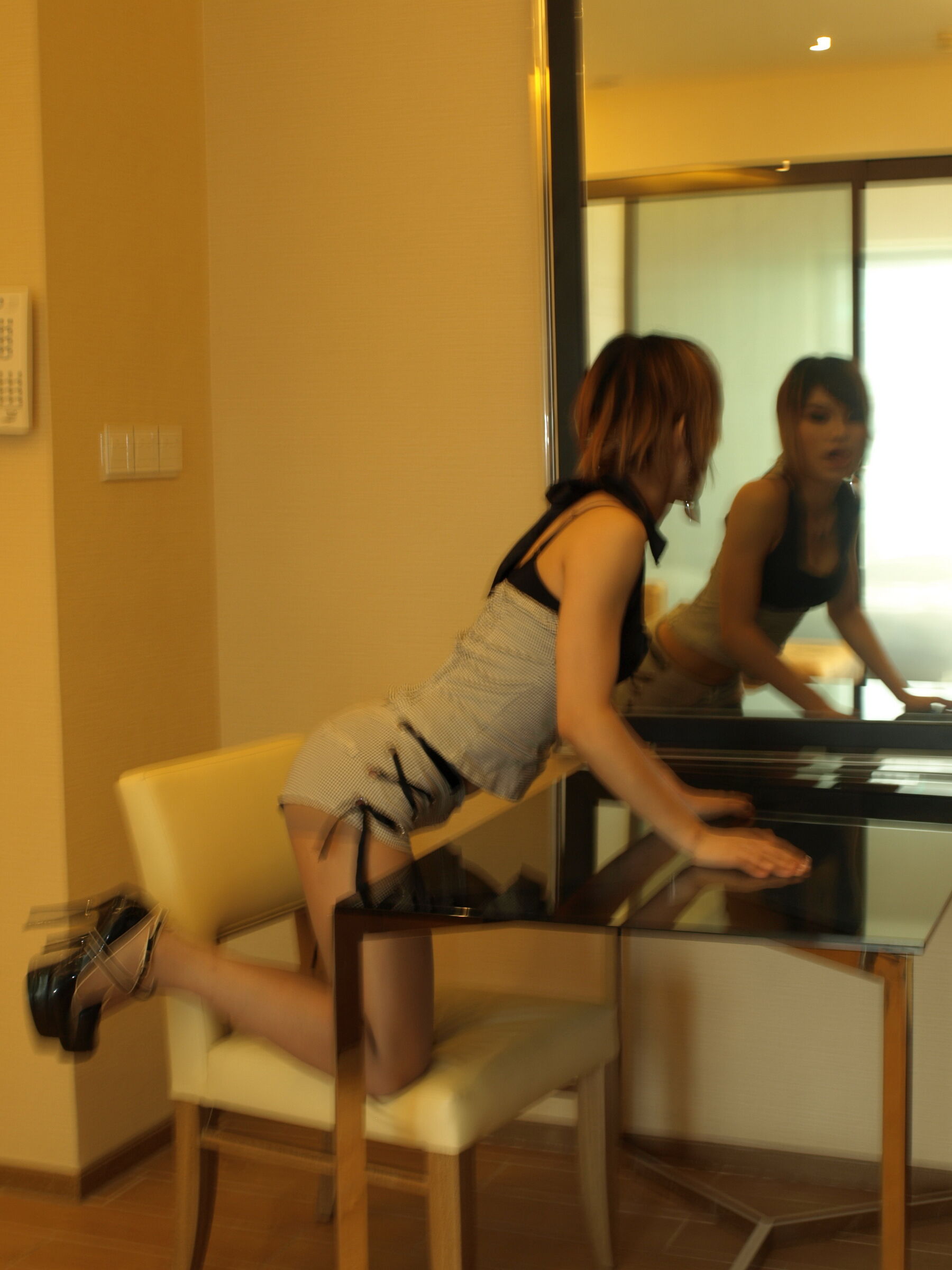 国模小佳大尺度人体私拍套图 | Page 4