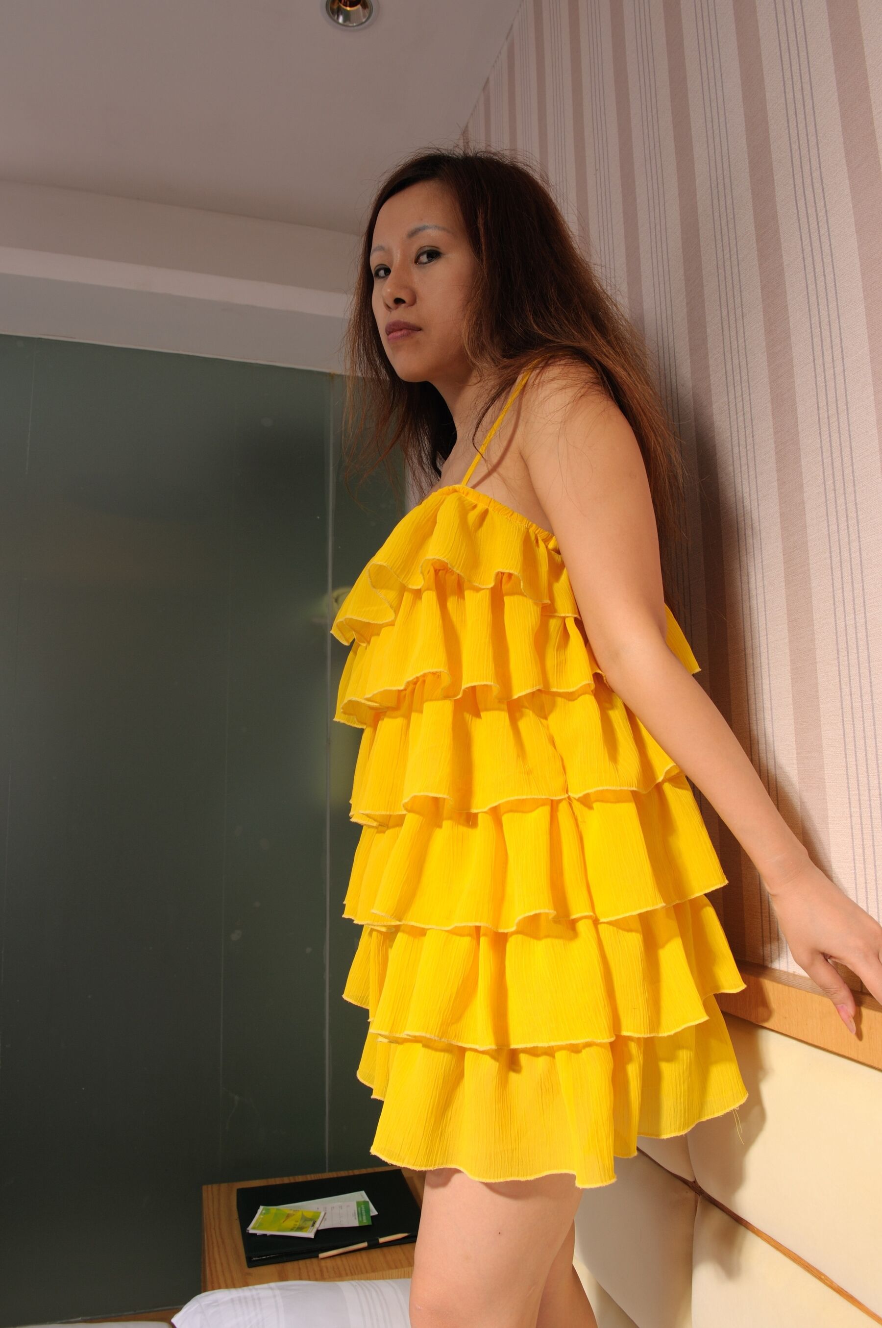 国模方敏大尺度人体私拍套图 | Page 2