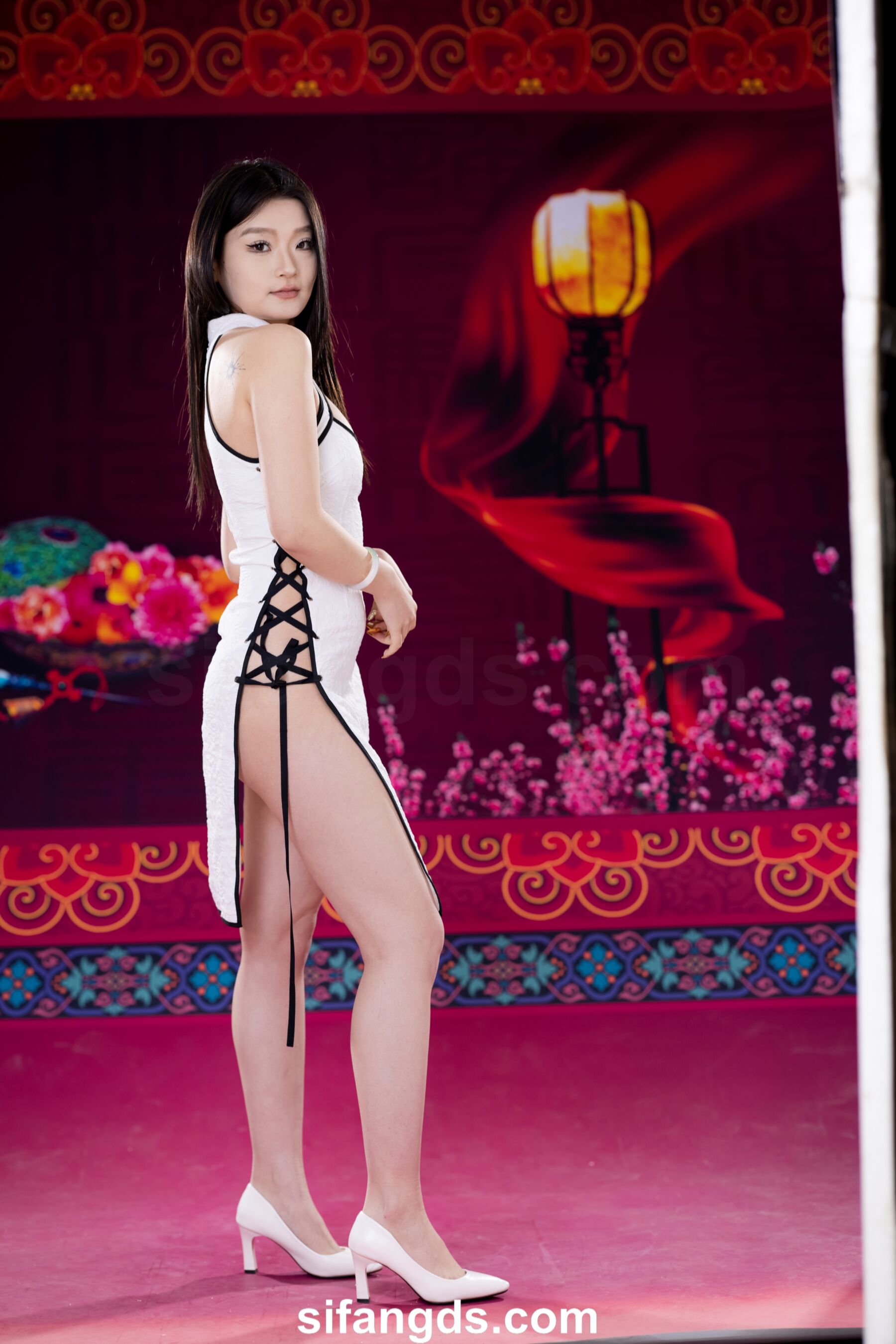 国模凰宫琴瑶大尺度人体私拍套图 | Page 2