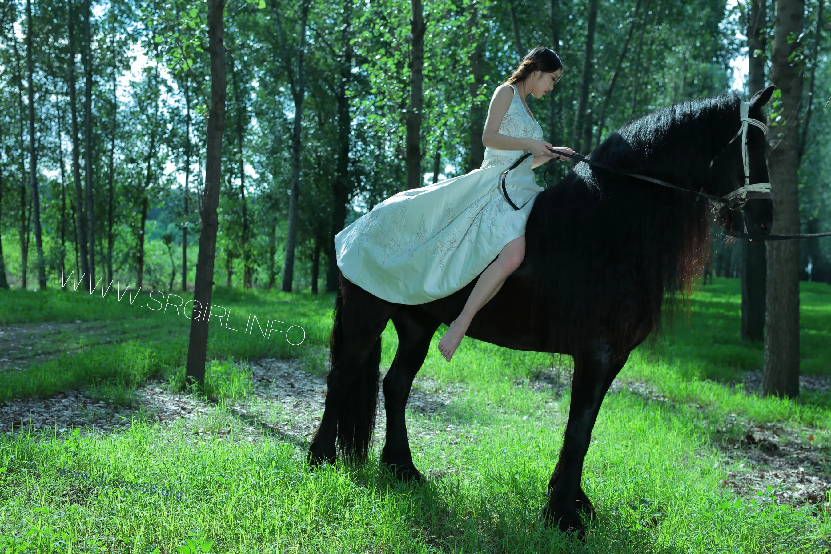 提亚嫩模《马背上的艺术》 | Page 2