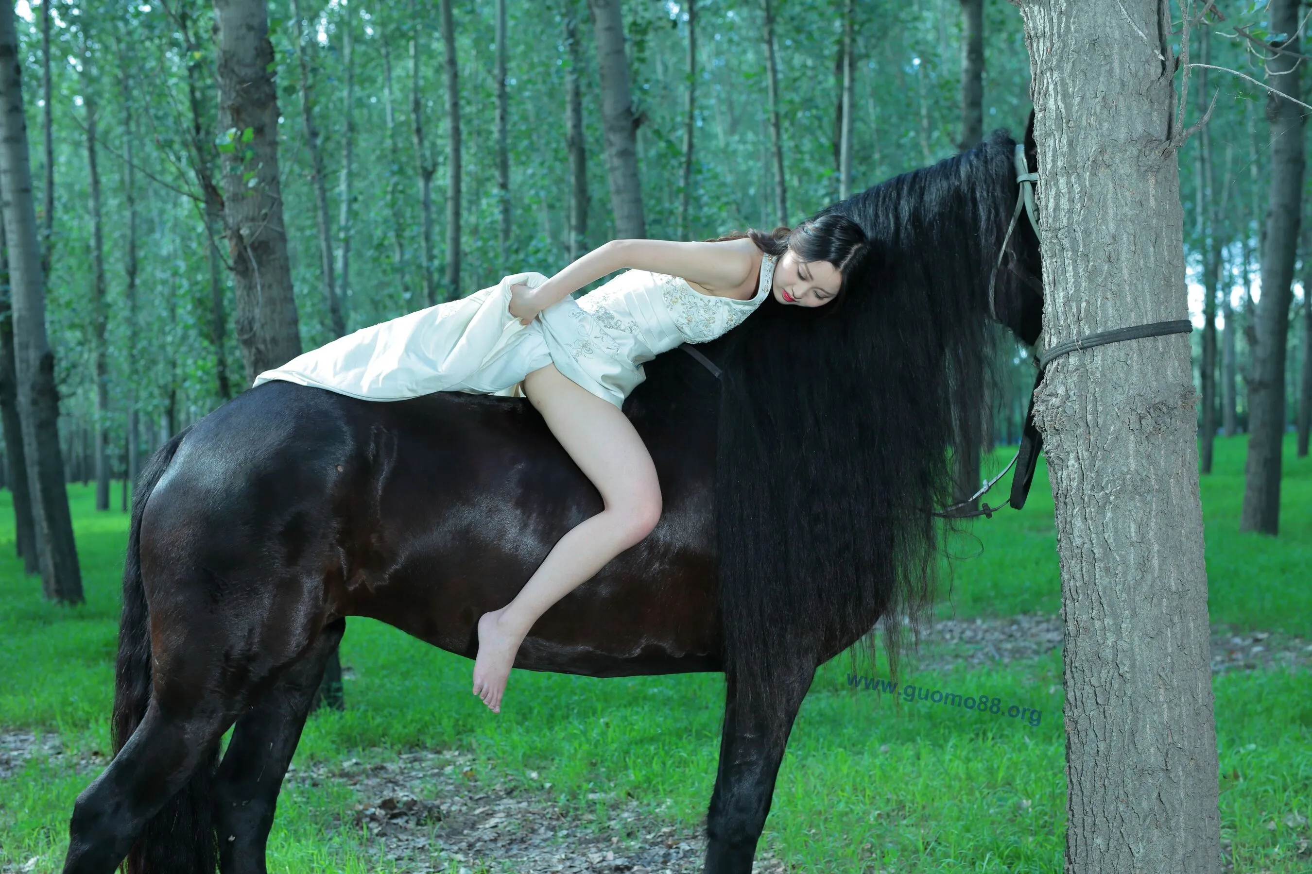 提亚嫩模《马背上的艺术》 | Page 4