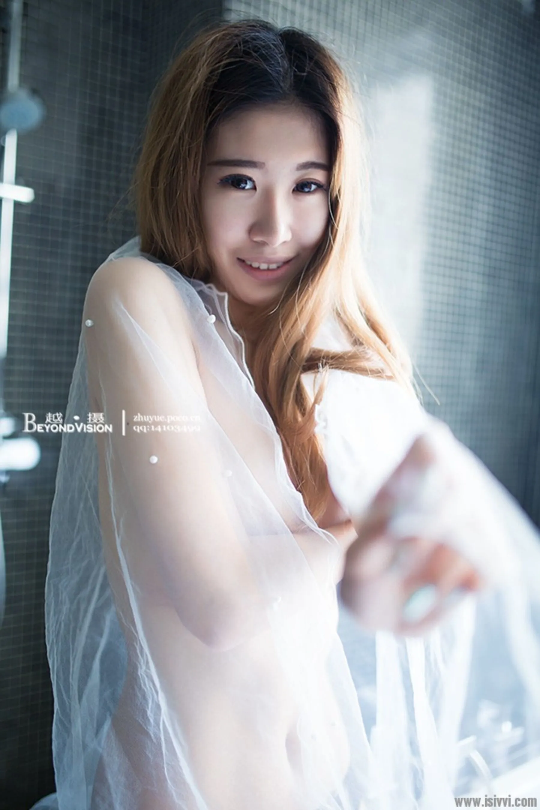 国模林桐桐人体私拍套图