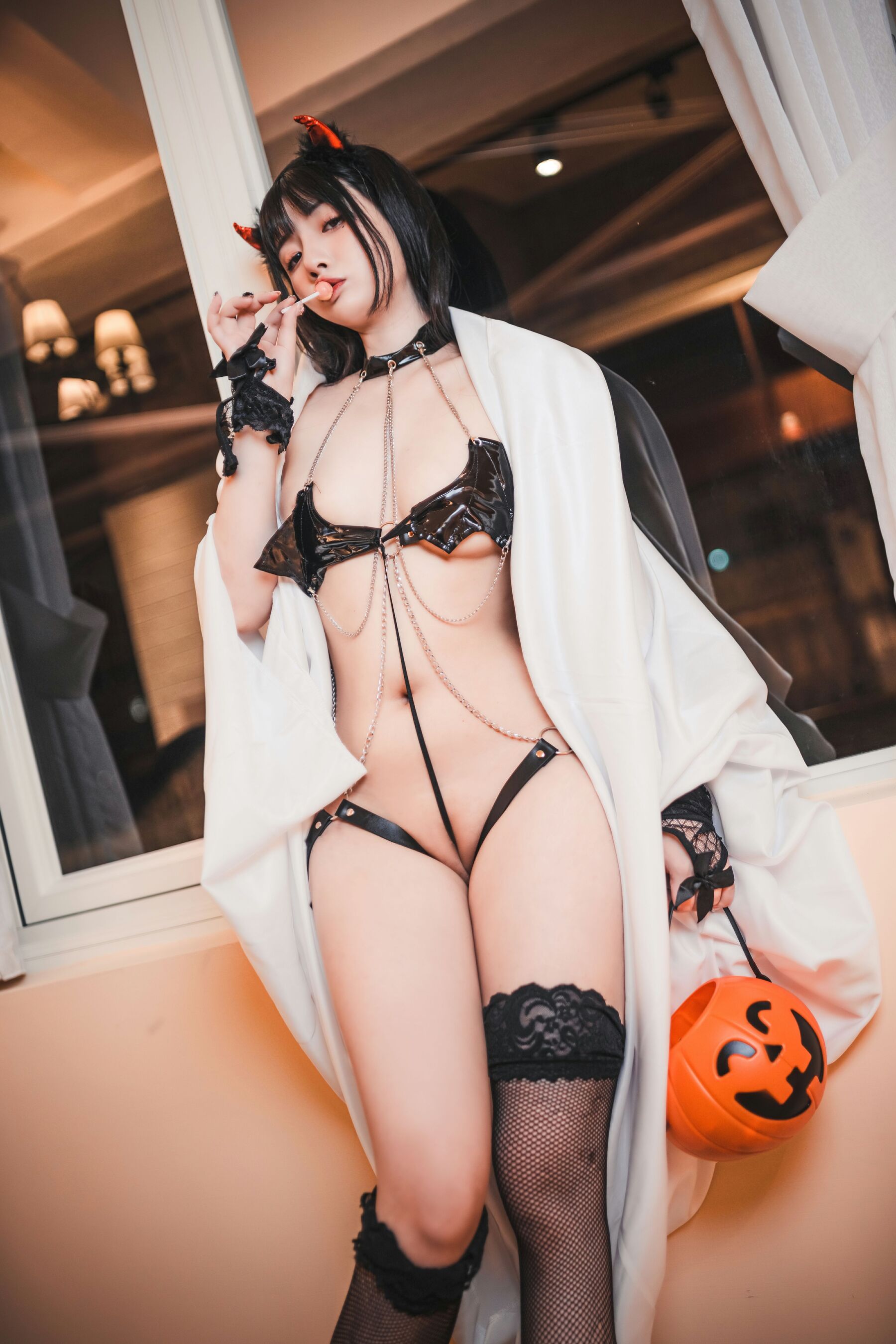 落落Raku《Trick or Treat 不给糖就捣蛋》 | Page 2