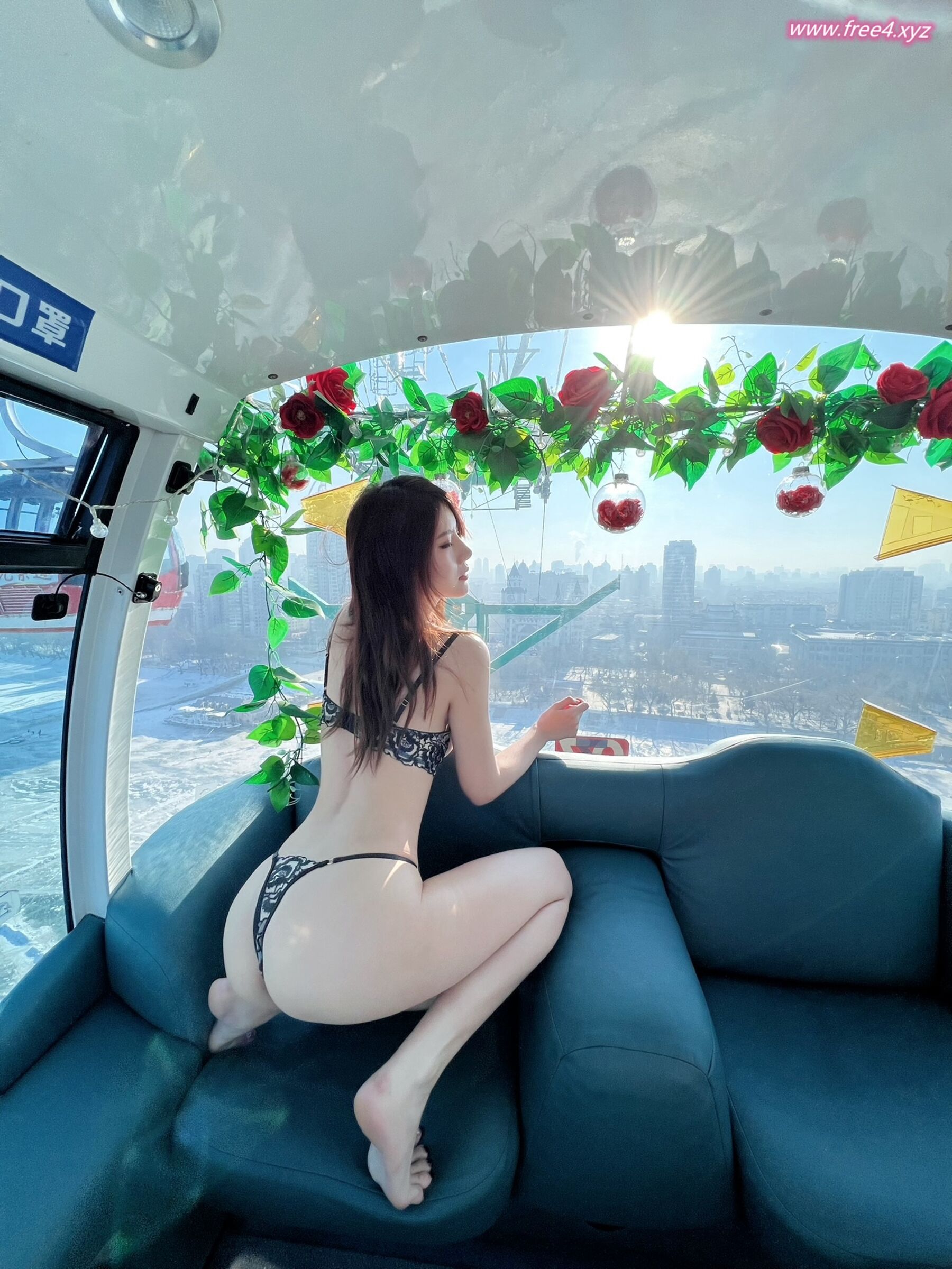 阿朱《微密圈：红肚兜+下班地铁+乘务员+缆车》 | Page 4