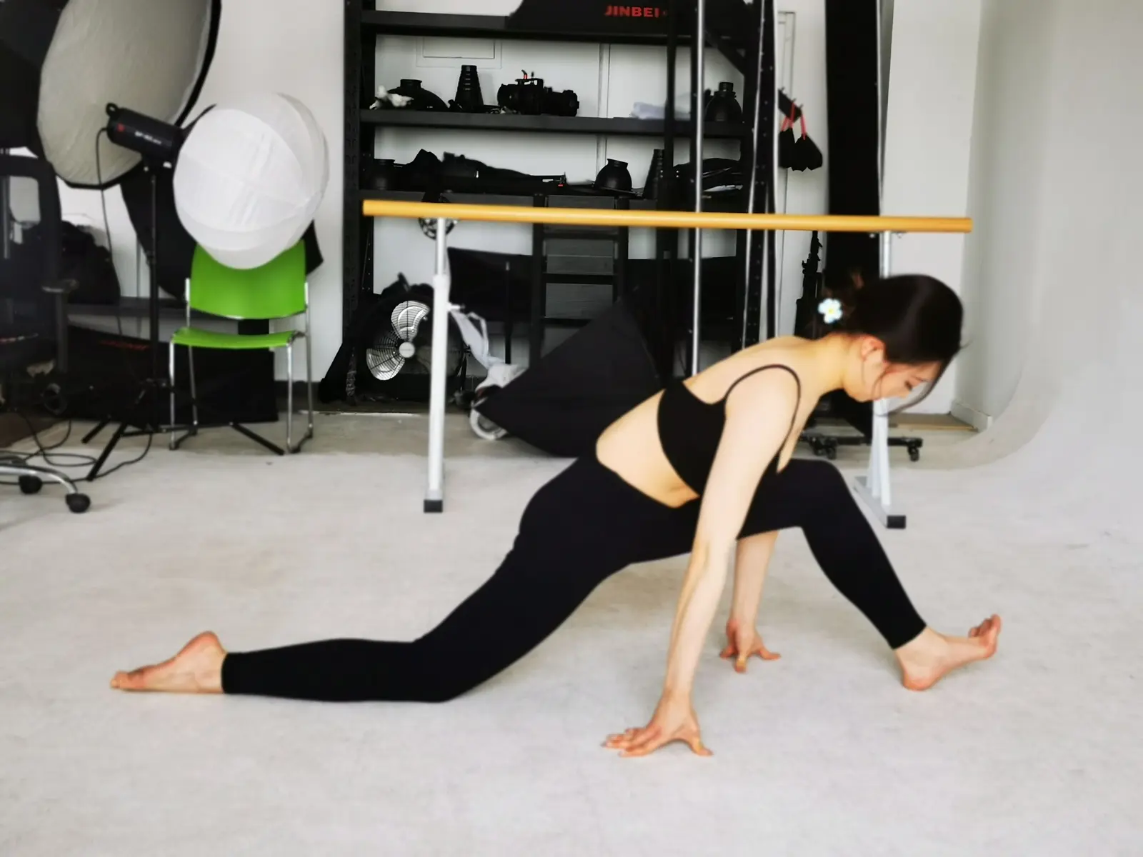 国模枫儿大尺度人体私拍套图（2021-05-02）