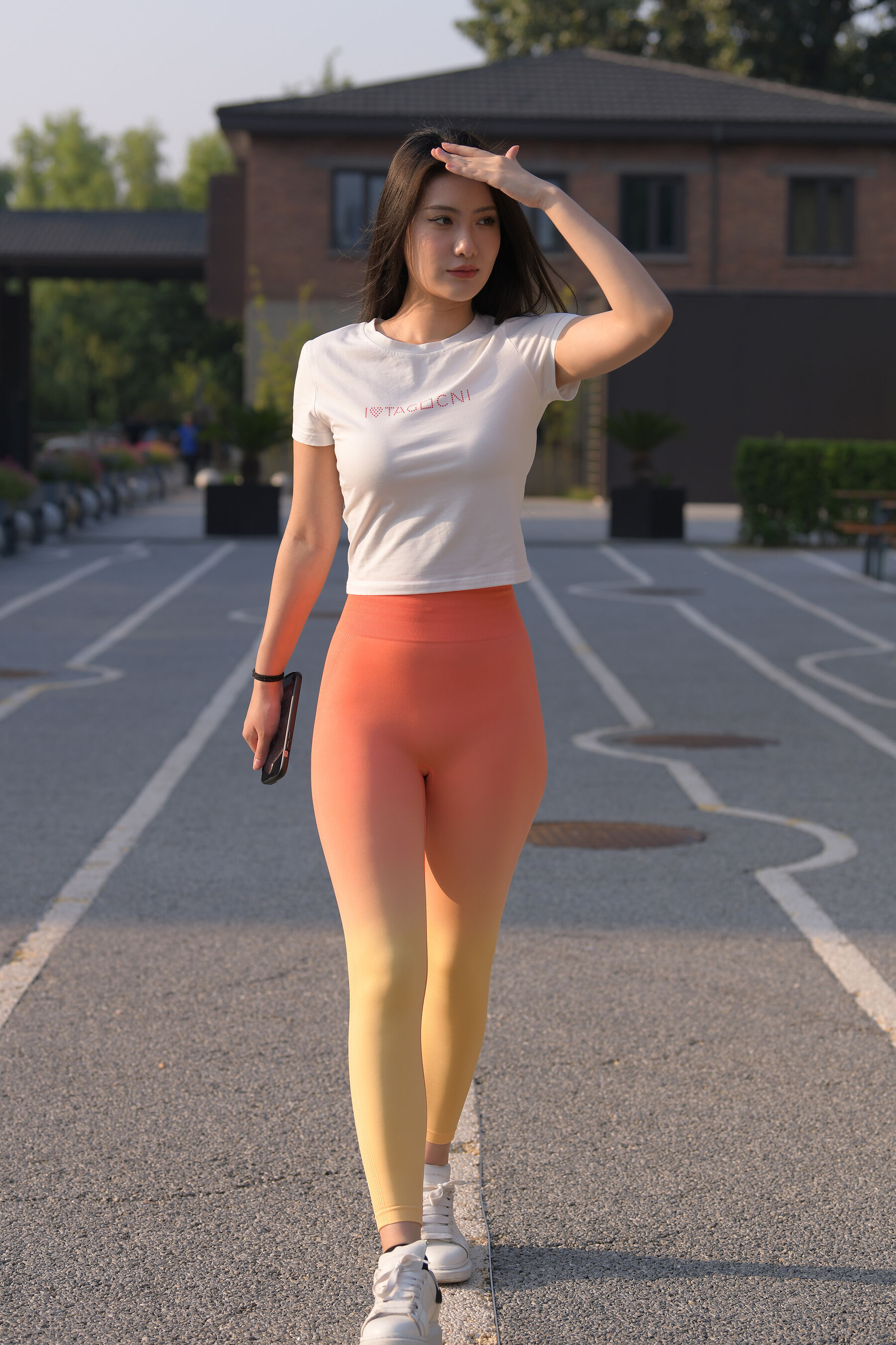 红色瑜伽裤美女 | Page 3