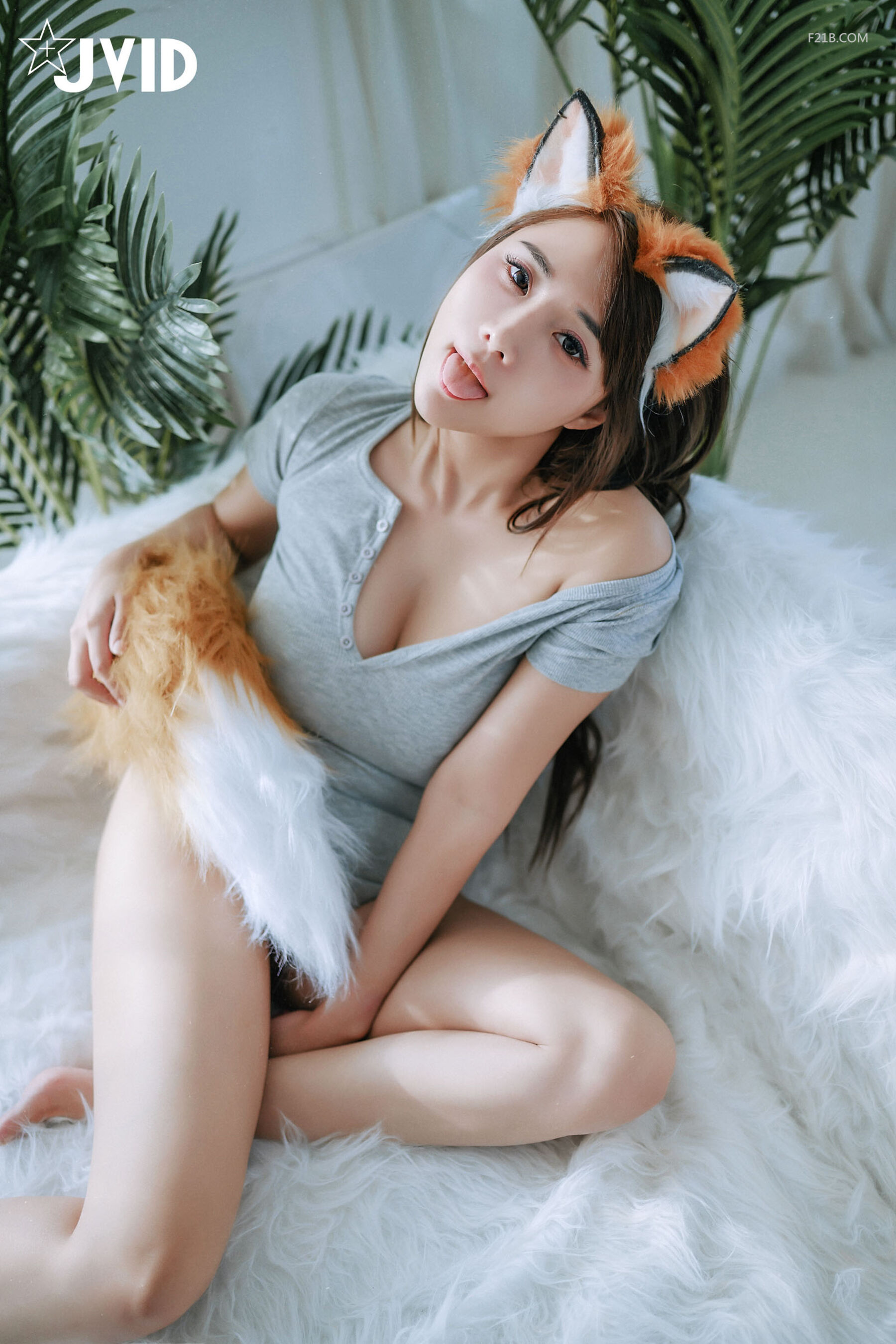 乐乐《我的狐狸女友发情中 只想要交配榨精》