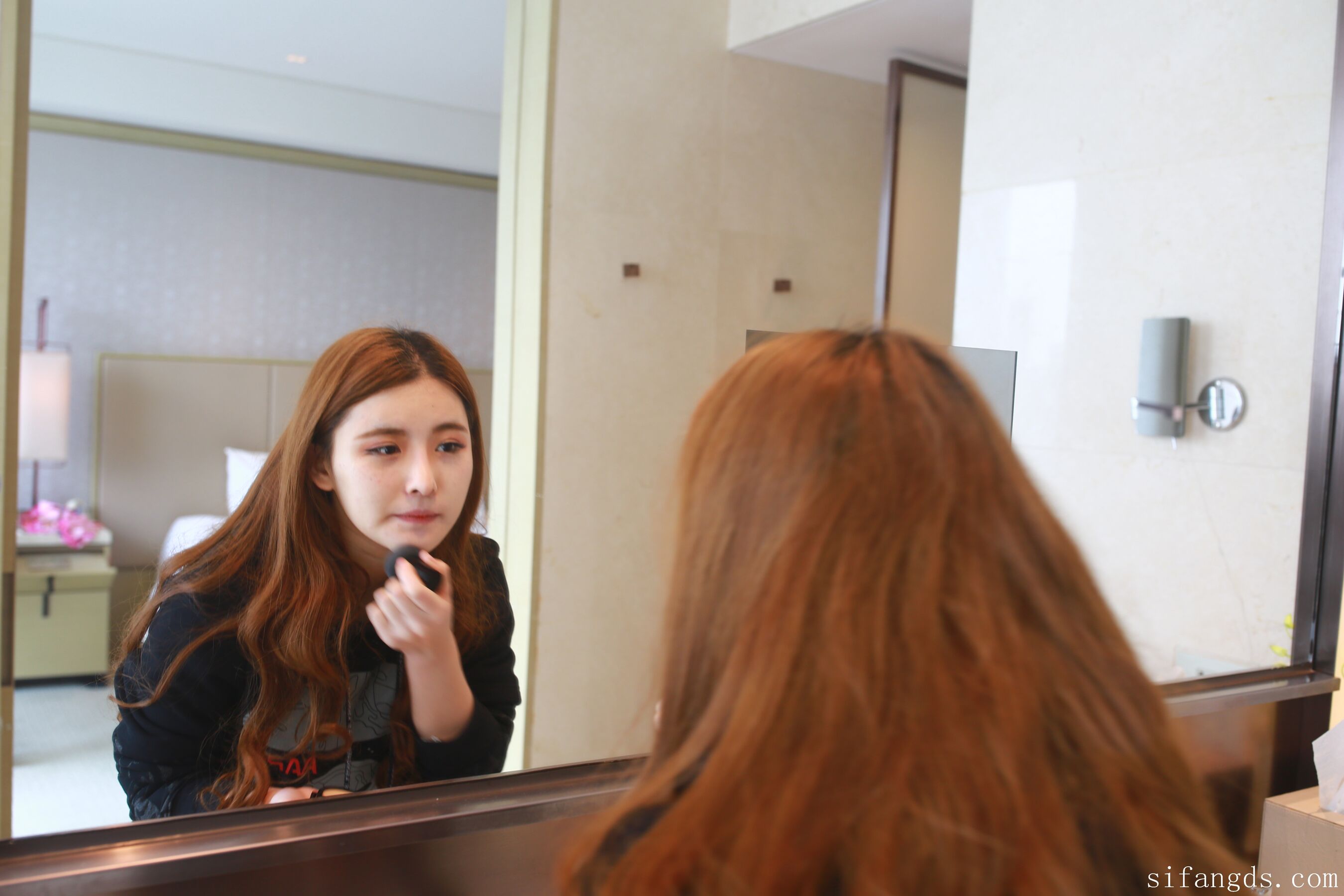 国模潼潼大尺度人体私拍套图