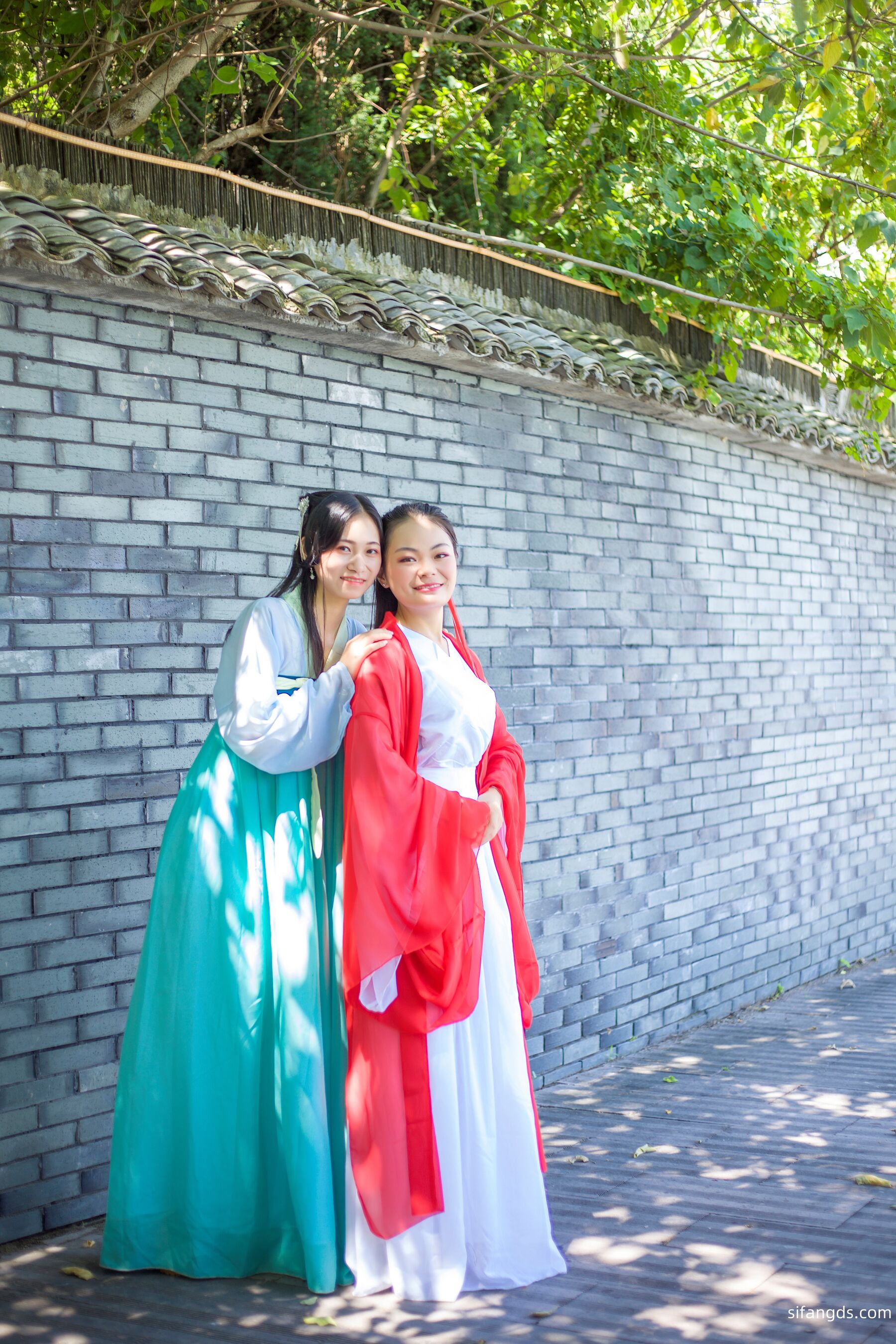 摄影师流出素人私房照：闺蜜组团丽江旅游 | Page 2