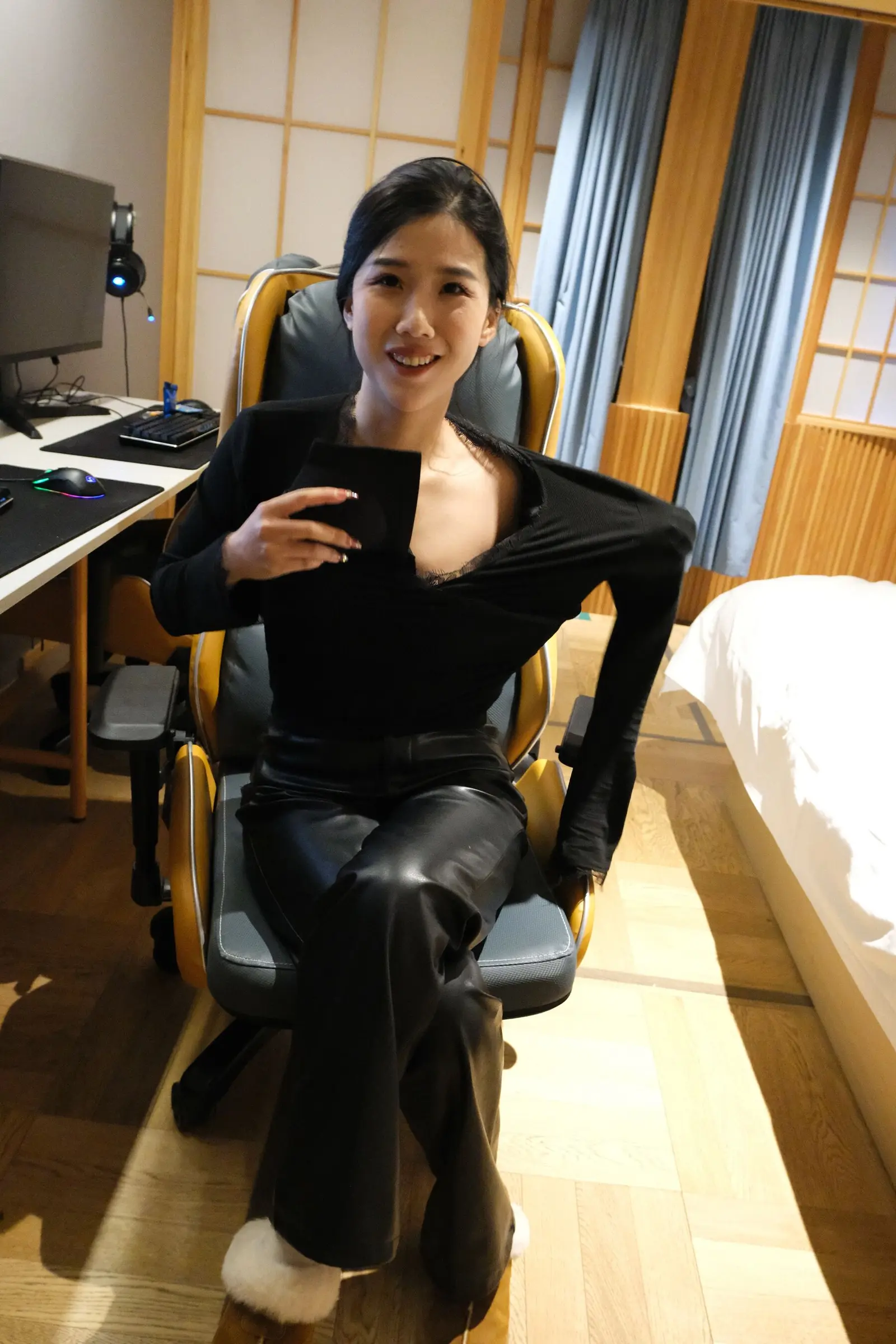 国模悠悠大尺度性爱人体私拍套图（2024-04-24）