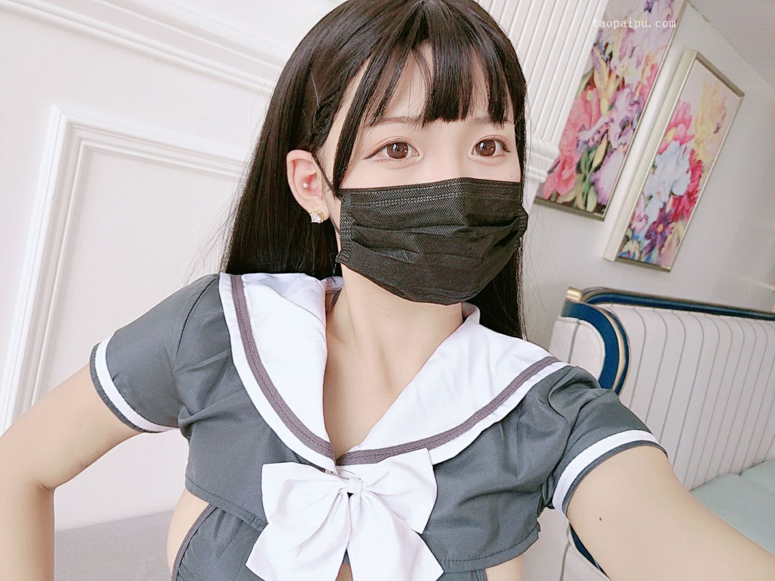 白袜袜格罗丫《楼梯上的小姐姐》